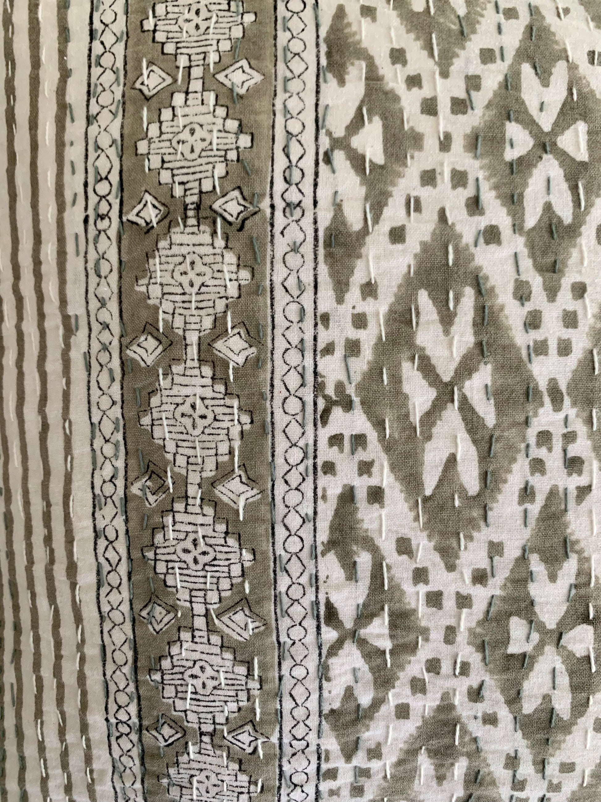 Saha Kantha Cushion Cover - Imli.lifestyle