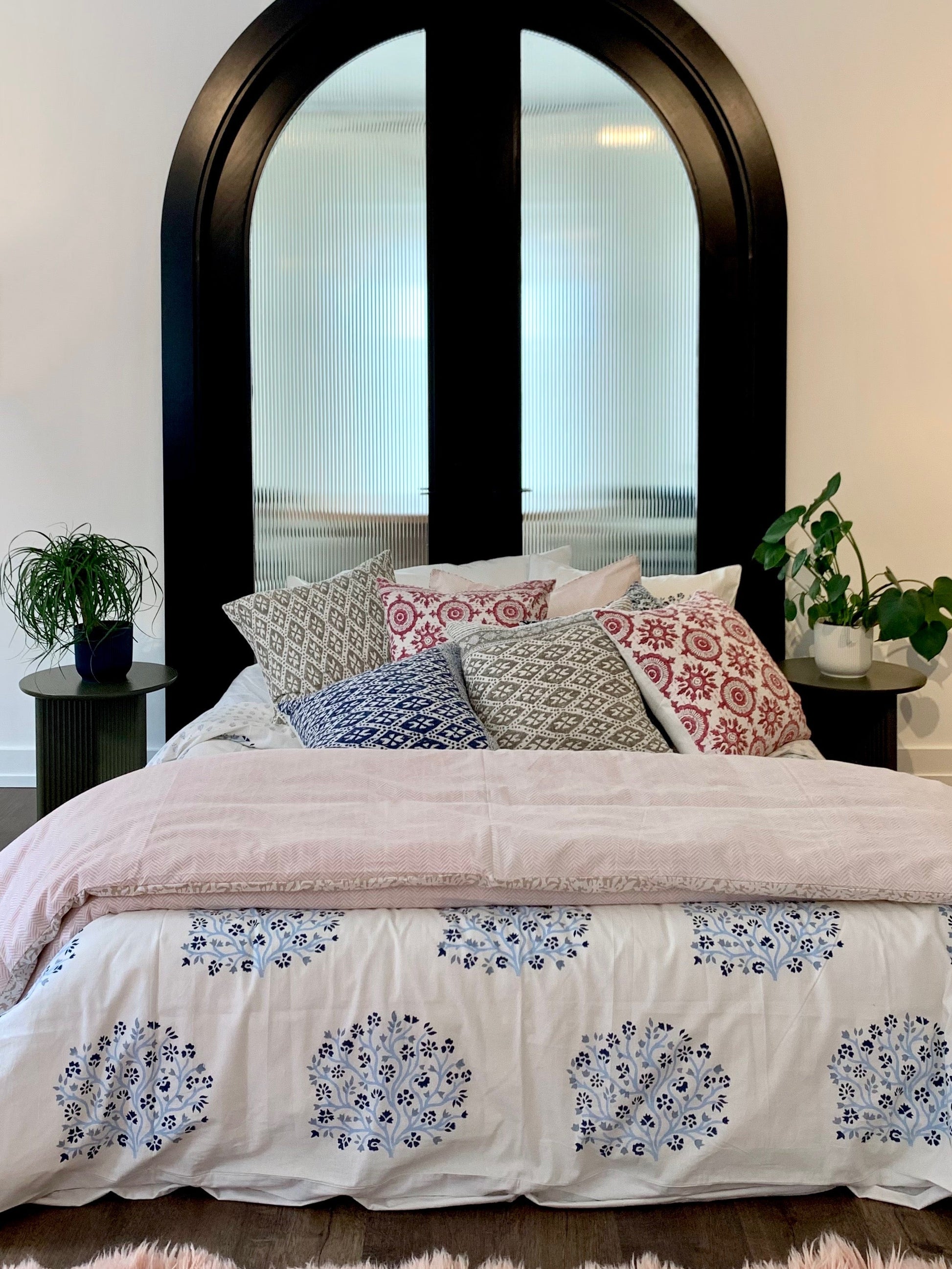 Saha Kantha Cushion Cover - Imli.lifestyle