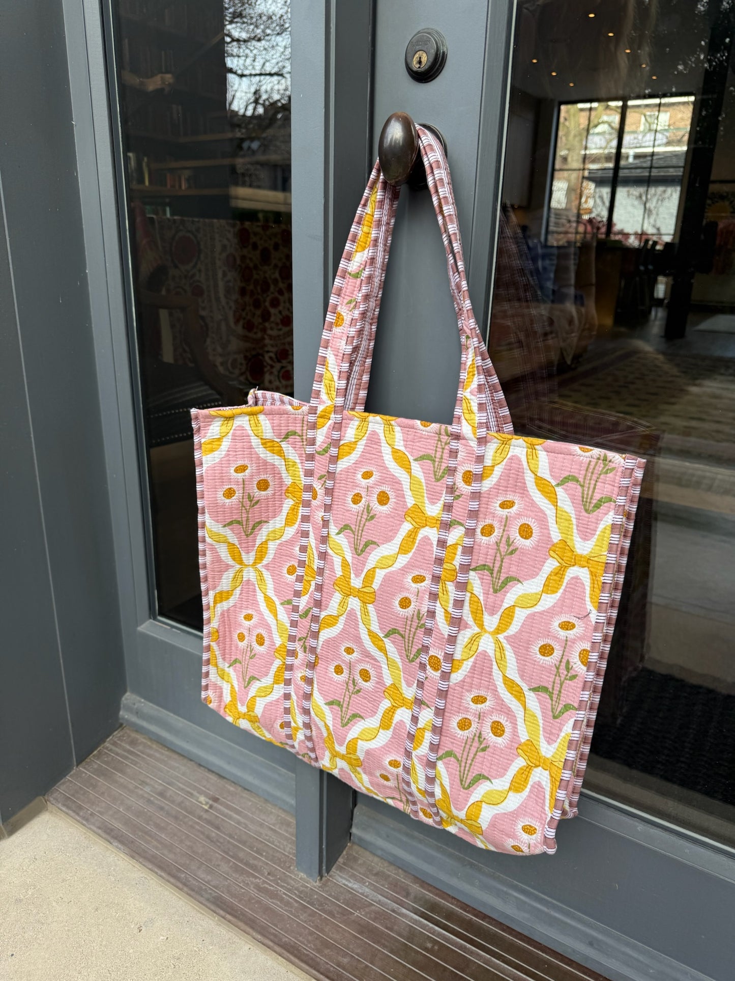Dainty Daisy Tote